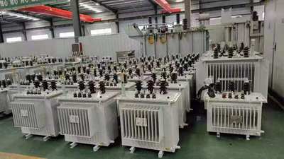 倉庫中的變壓器各型號